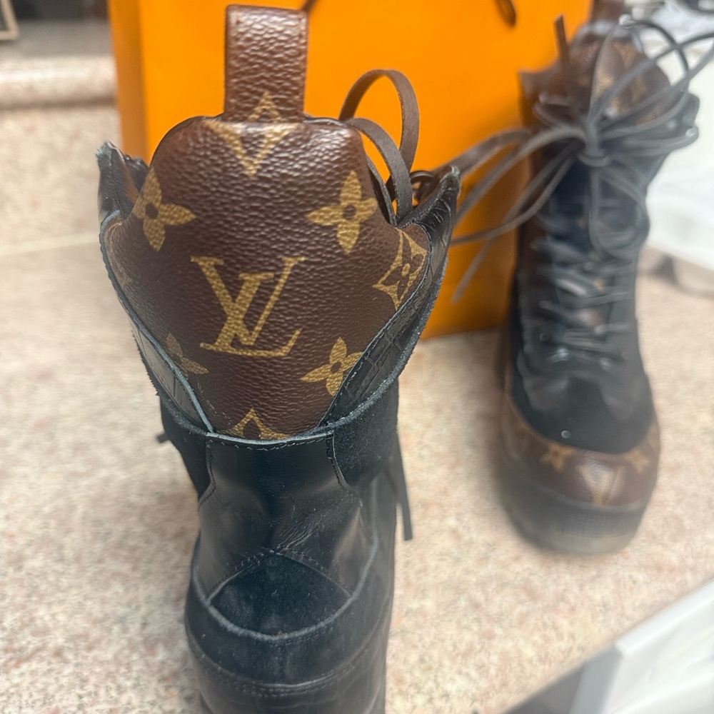 LV combat Black and Brown Lace-Up Boots - Picture 4 of 5